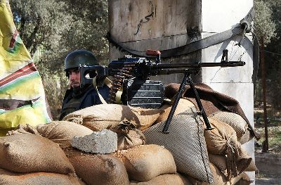 Checkpoint at the edge of Damascus. (© Elizabeth Arrott, VOA)